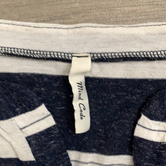 Mind code stripe top - Picture 3 of 4